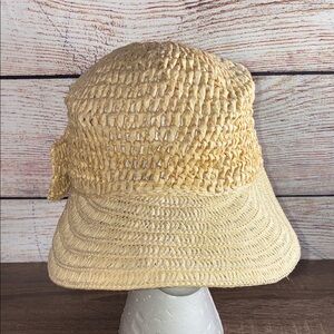 Vintage Women’s Stylish Tan Straw Bucket Hat
